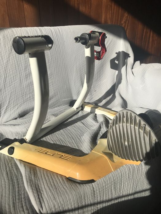 Rolo de ciclismo Elite Qubo Fluid.