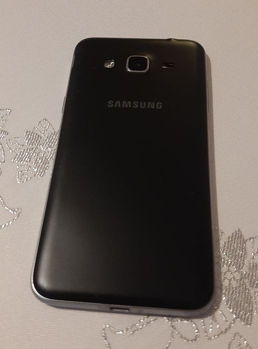 Dwa telefony SM -J320FN + "Plecki"