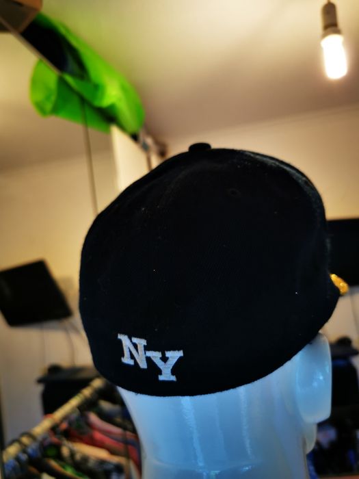 Boné NY Preto e Dourado 7 3/8