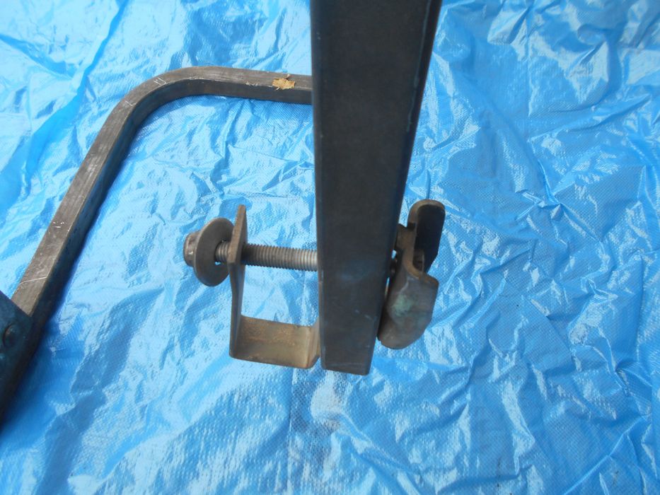 Suportes para pneus suplentes para semi  reboque.