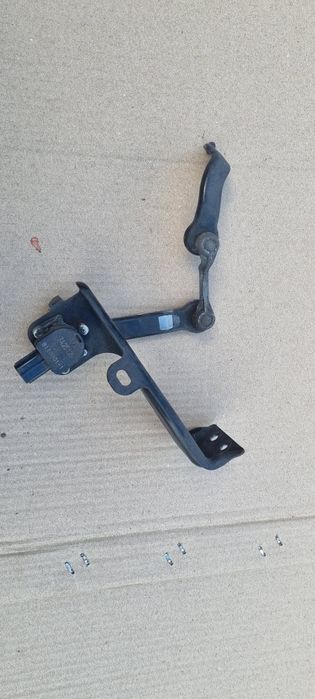 Toyota Prius Plus polift stabilizator świateł mechanizm czujnik