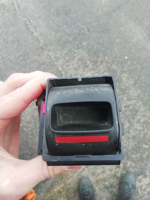 Замок відкидання спинки заднього дивану Jeep Renegade, лівий