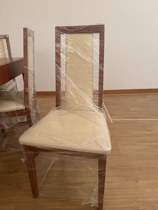 Mesa extensivel de jantar c/ 6 cadeiras - Madeira cerejeita