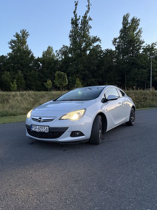 Opel Astra J GTC, 2.0 CDTI. Bardzo dobry stan, niski przebieg.