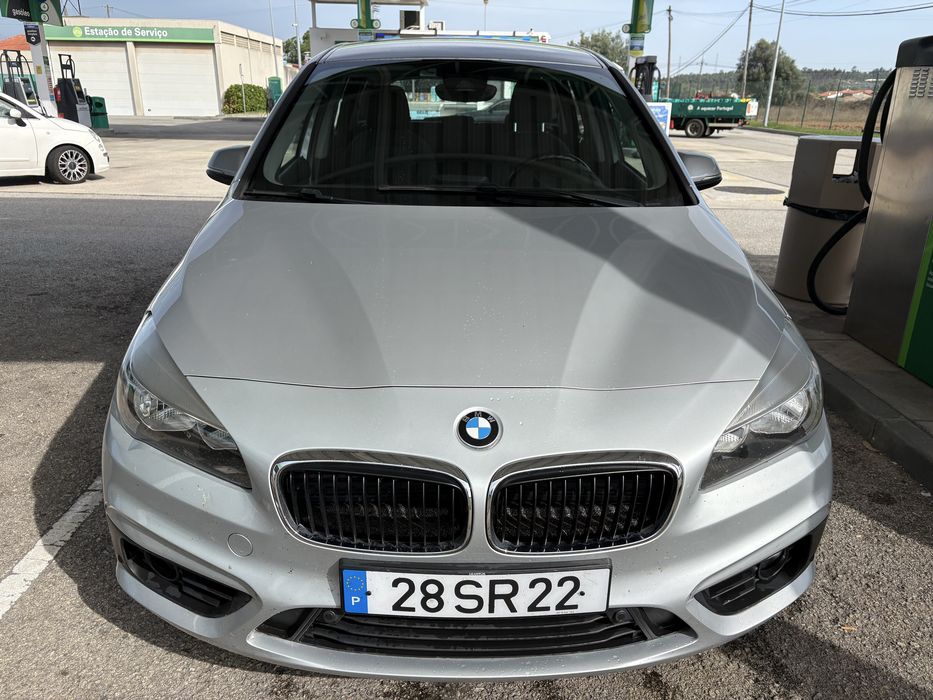 BMW 216 - 7 lugares
