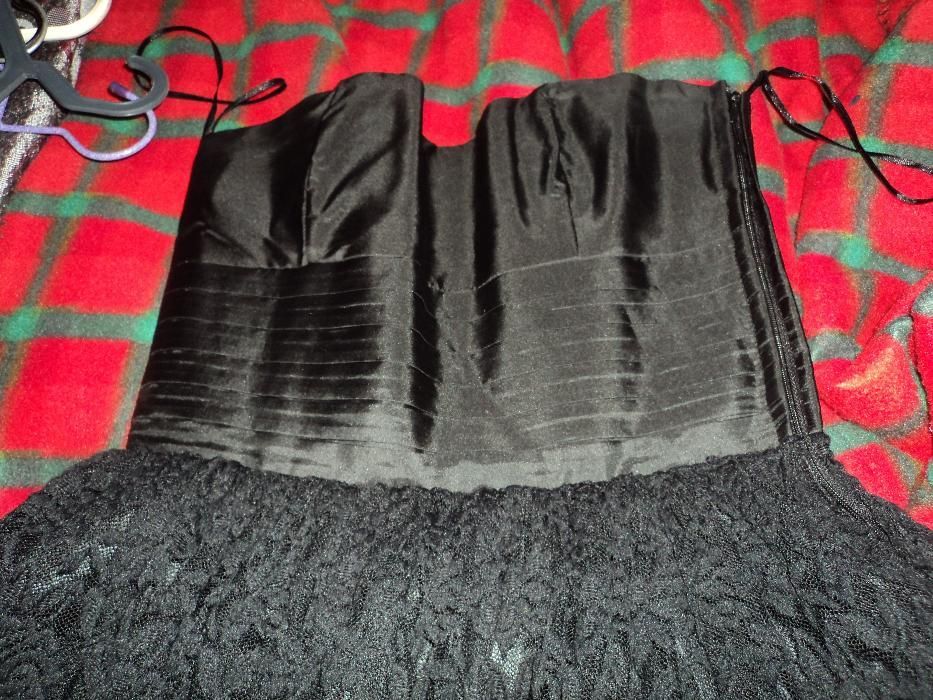 Vestido preto com roda em renda