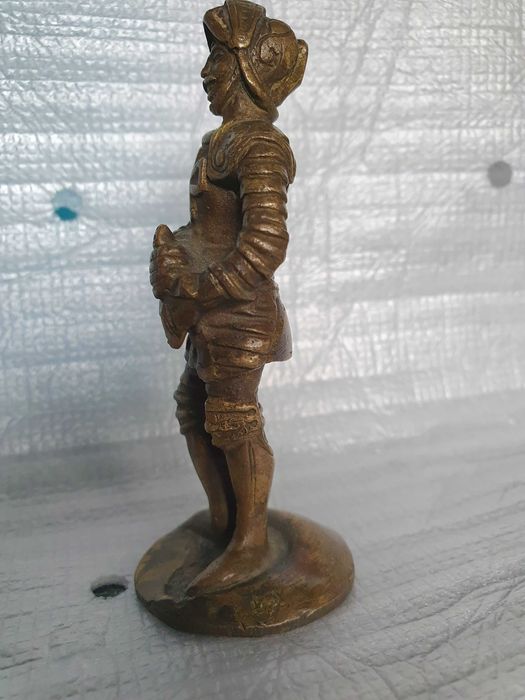 Продам статуэтку Касли.