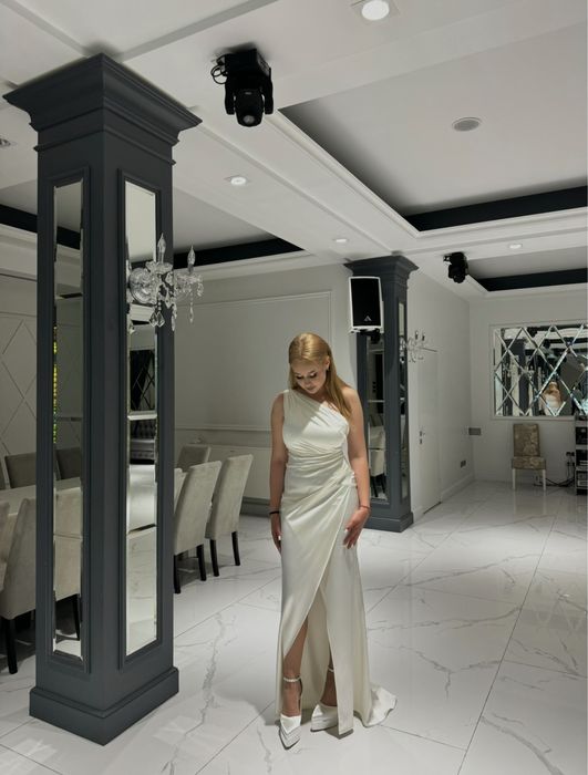 Вечірня довга сукня