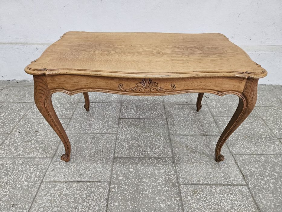 Kawowy stolik ludwikowski z Francji /