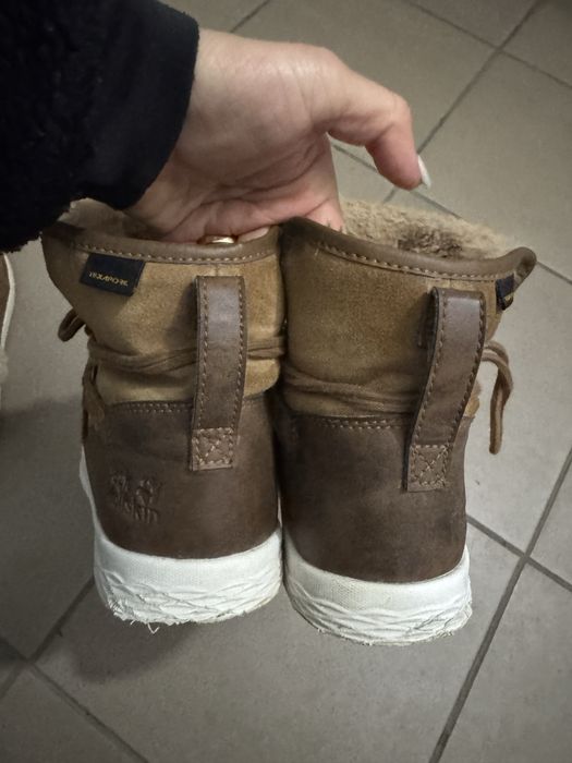 Угги жіночі MK і Jack Wolfskin