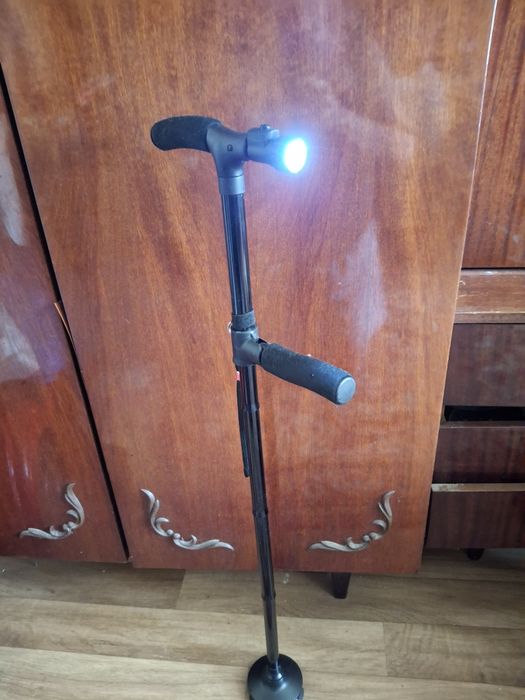 Палка для ходьбы с фонарём