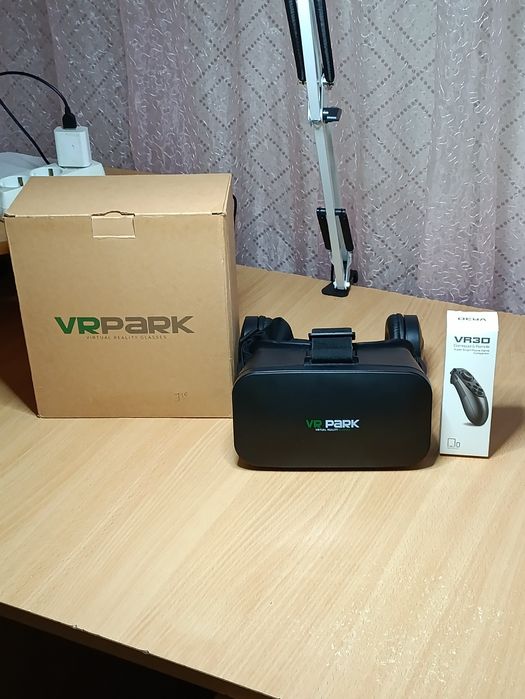 VR очки J20 с наушниками  и  джойстиком