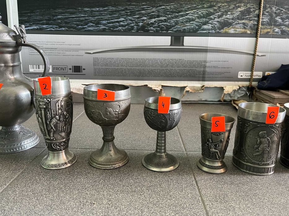 kufle, dzbanki, kieliszki z cyny zdobione