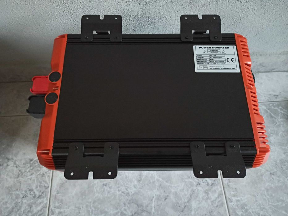 Inversor FCHAO 24V / 2500W nominal e 5000W pico, com Display LCD