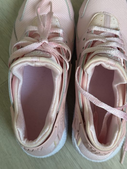 Кросівки  NIKE Huarache run 37