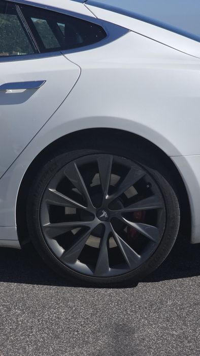 Tesla model S performance