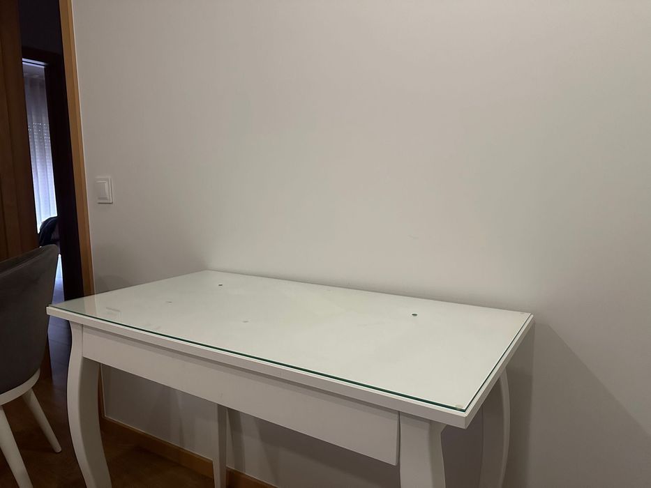 Secretaria com vidro