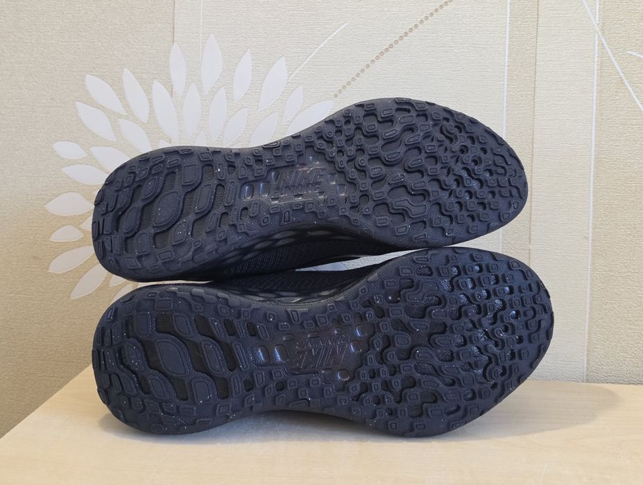 Кросівки Nike Revolution 6 оригінал розмір 39
