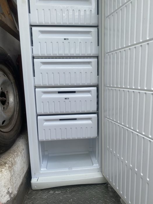 Морозильна камера Indesit