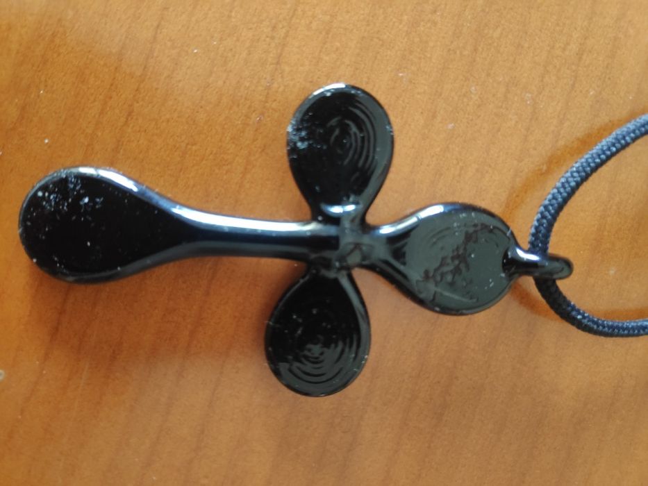 Colar Gargantilha com cruz preta