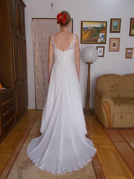 Suknia ślubna rozmiar 36/38 biała,  bolerko,  halka na kole, pokrowiec