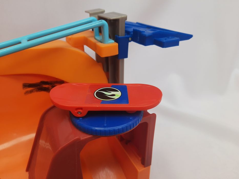 Ігровий набір hot wheels трек "трюки в місті"