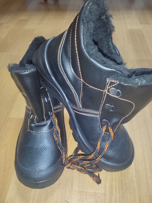 Продам новые рабочие зимовіботинки, р. 45