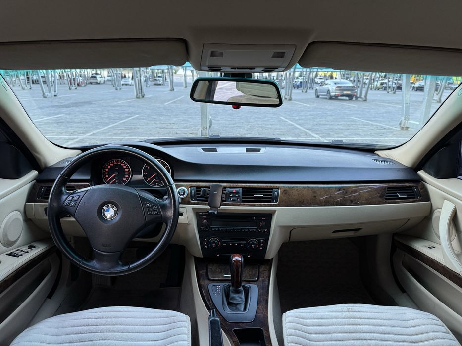 Продам BMW e90  2005