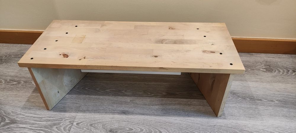 Base elevatória para monitores