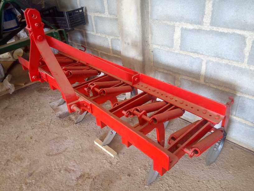 Escarificador Agrícola de 9 dentes  (Marca: Pereira & Gomes)