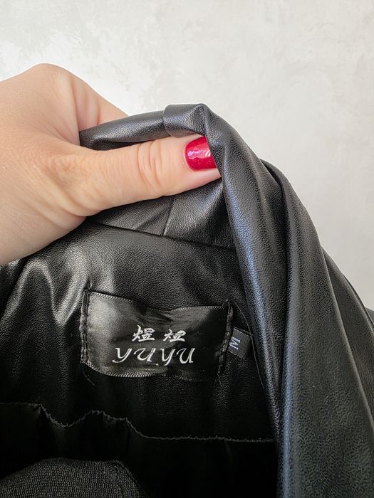 Жилетка тепла. Шкір замінник. Розмір с-л.