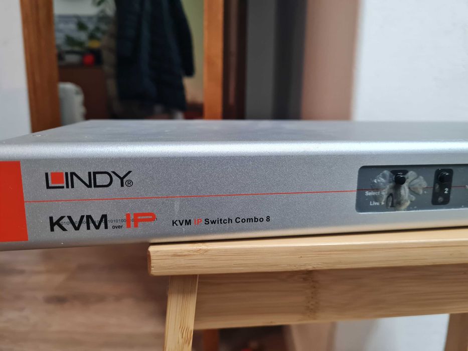 LINDY KVM IP Switch Combo 8 (No. 39523) — com cabos para 8 PCs