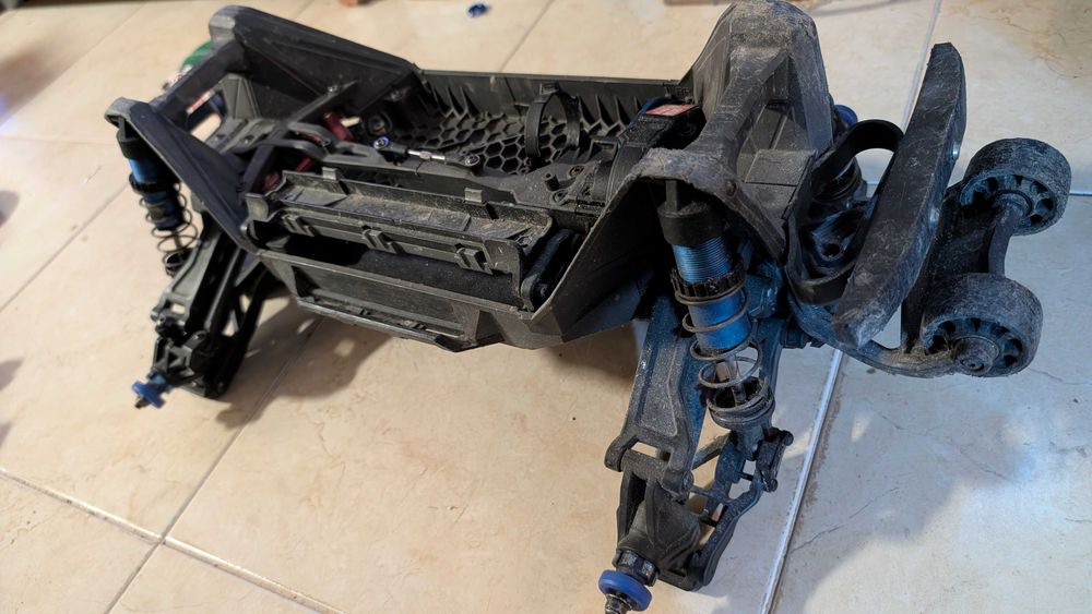 Chassi Traxxas Maxx 1.10 V1