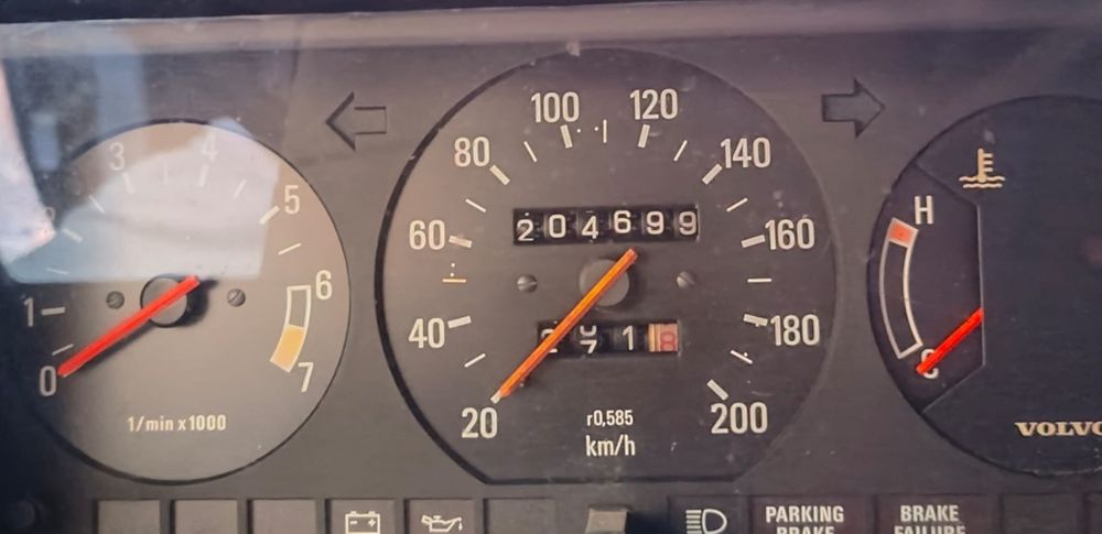 Volvo 245 GLE 2300cc