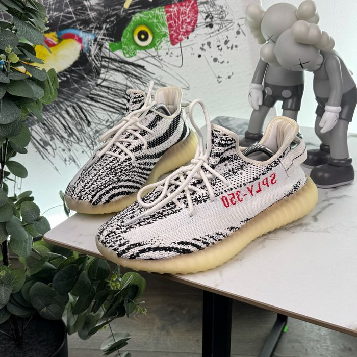 Кросівки Adidas Yeezy Boost 45 розмір E159