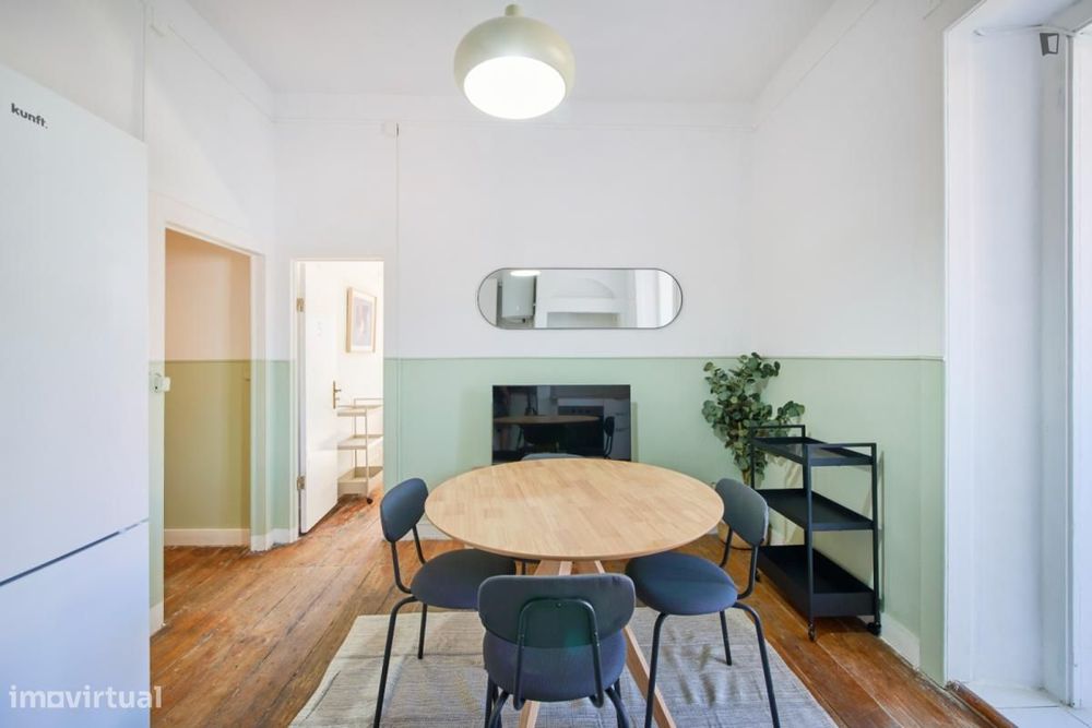 Quarto - localizado em São Bento Lisbon