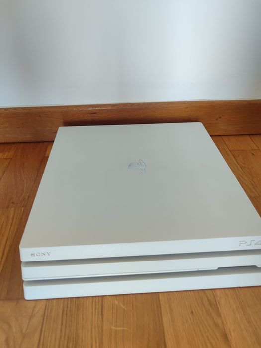Ps4 pro 1 tb  em excesso estado