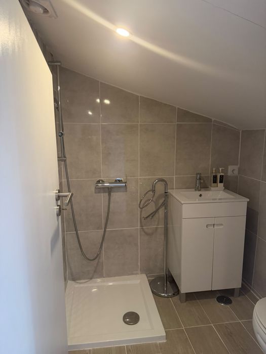 Moradia T1/2 Duplex para Arrendamento | Queijas (Oeiras) - entrada imediata