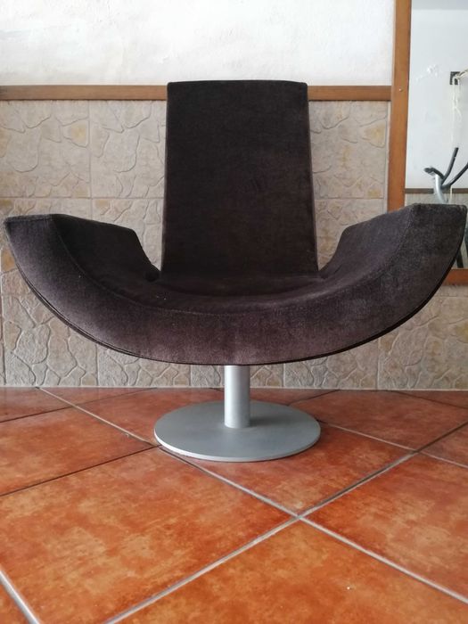 Cadeirão rotativo castanho veludo