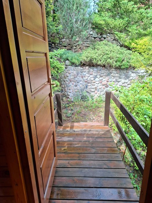 Przytulny drewniany domek + SAUNA nad jeziorem