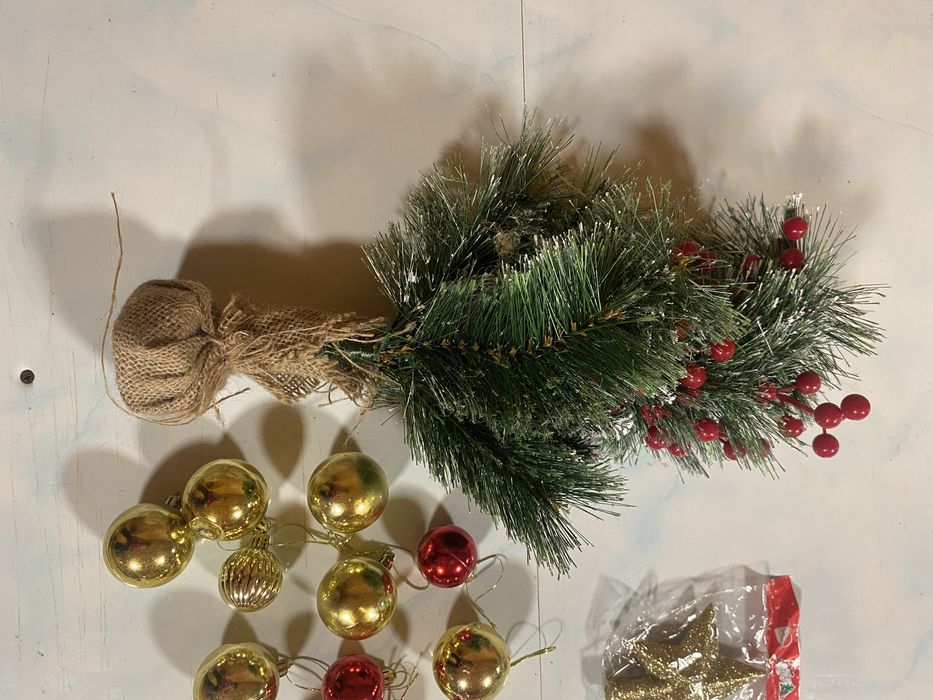 Настільна штучна ялинка з набором прикрас та LED гірляндою