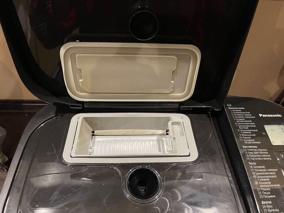 Терміново- Хлебопечка PANASONIC SD-R2530KTS