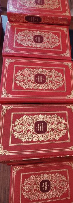 VARIEDADE de livros e enciclopedias