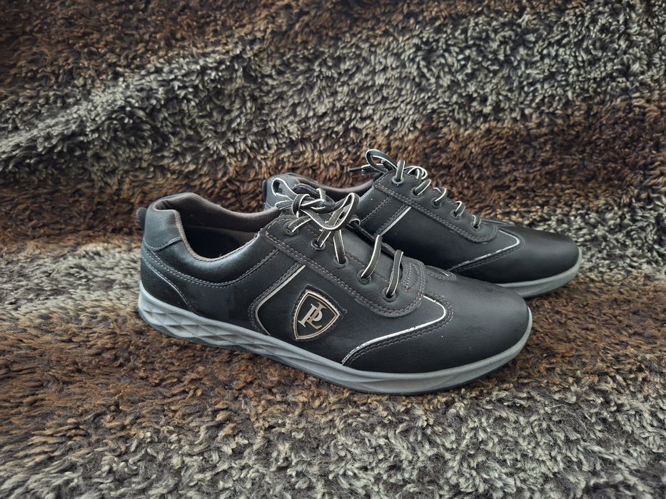 Кроссовки чёрные размер 42