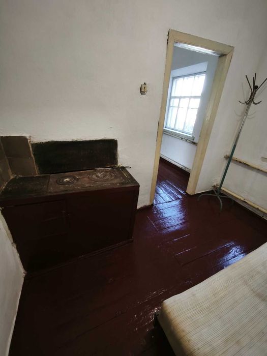 Продам газифікований будинок 49,7кв.м,приватизована ділянка 11,5 соток,дровяна піч,3 кімнати,погріб