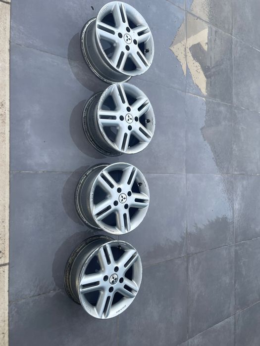 Jantes furacão 4-100, 15, Marca: Momo, Mitsubishi