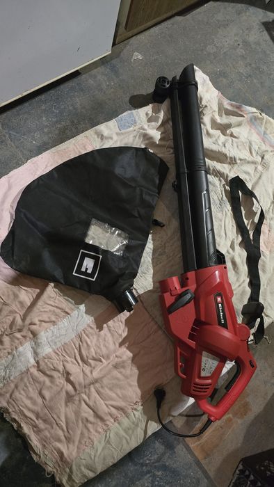 Дуйка для листя.   Повітродув-пилосос садовий Einhell