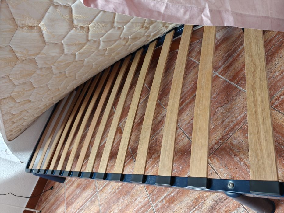 Cama de solteiro com colchão