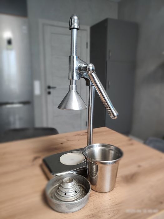 Соковитискач для цитрусів