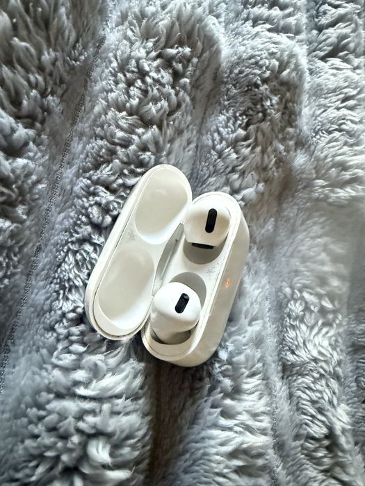 Airpods pro  кейс лівий і правий навушник